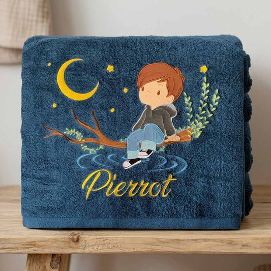 Serviette personnalisable brodée "Garçon sous la lune " 140 cm x 70 cm